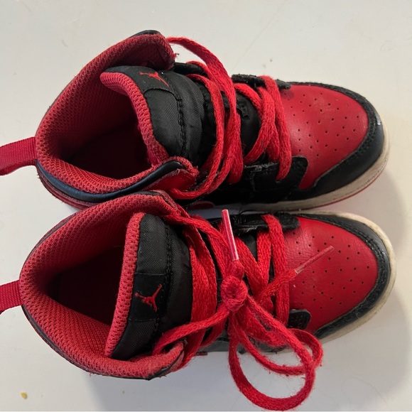 Nike Air Jordan 1 Mid Alternate Bred Black Red DQ8425-060 Toddler Sz 9C - Picture 2 of 8